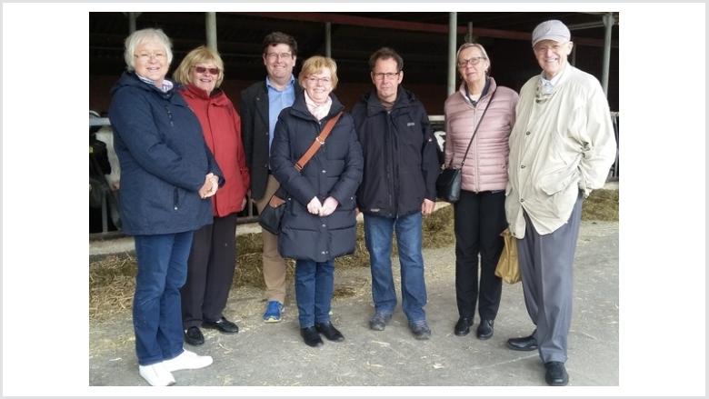 von rechts nach links: Hans Machate, Marlies Homuth-Kenklies, Landwirt Cappell-Höpken, Elke Janura, Henning Aretz, Margarete Iversen, Birgit Fort